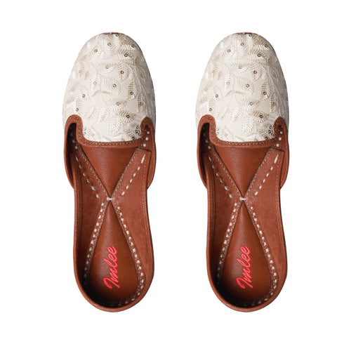 SNOW FOREST MOCCASSIN - OFFWHITE LEAVES JAAL EMBROIDERY MOCCASSIN JUTTI