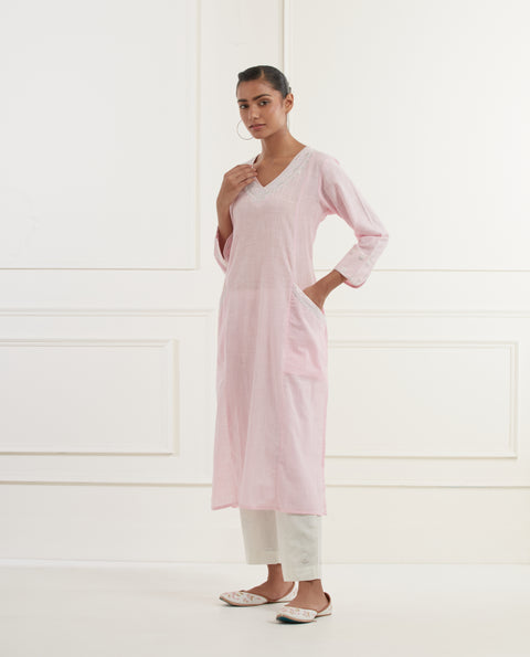 Pink cotton slub 3 panel kurta with thread pittan embroidery at neck, sleeves and pockets paired with offwhite slim pants embroidered with pittan booti