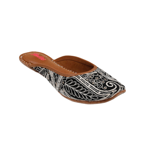 classy black and white bold print slip on mojari 