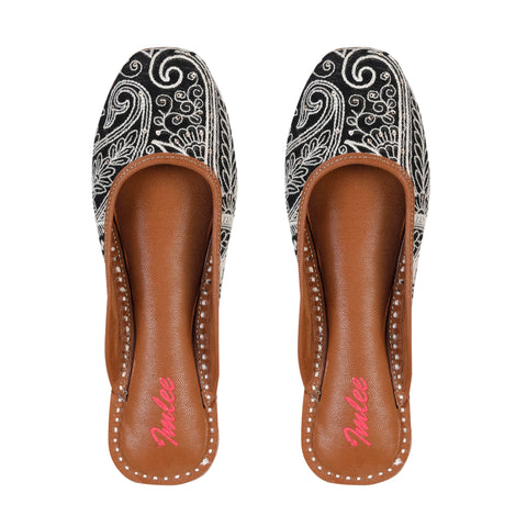 classy black and white bold print slip on mojari 