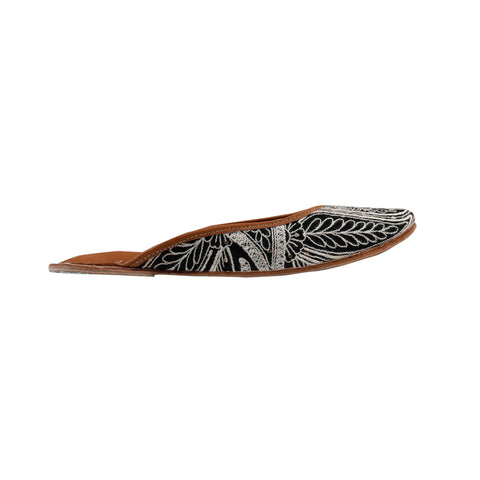 classy black and white bold print slip on mojari 