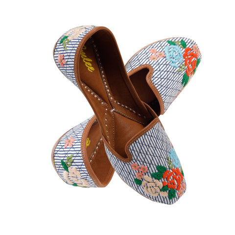 floral jaal leather mojari with sole cushioning.