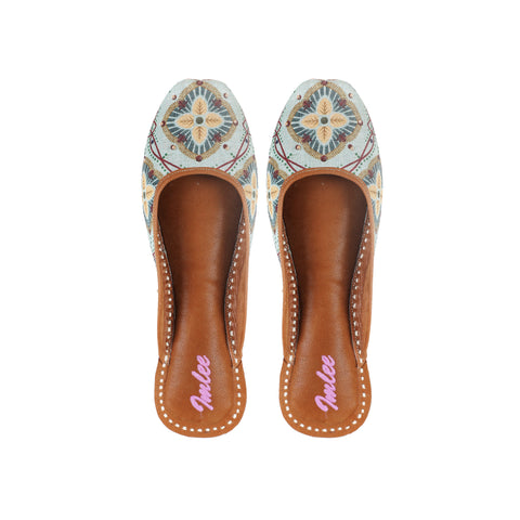 slip on mojari for girls