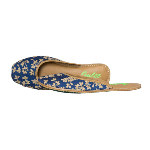 slip on mojari for girls