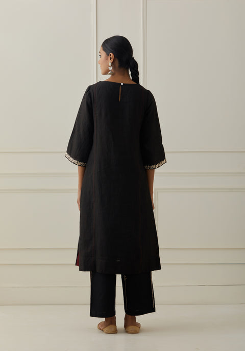 BLACK SIDE PANEL LINEN KURTA