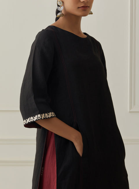 BLACK SIDE PANEL LINEN KURTA