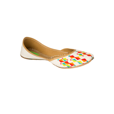 casual white jutti with handwoven embroidery